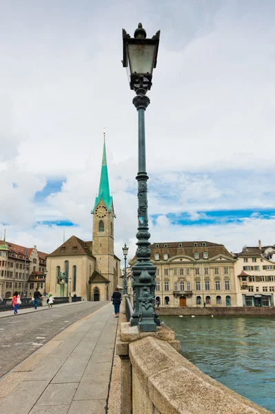 Fraumunster πύργος στη Ζυρίχη — Φωτογραφία Αρχείου