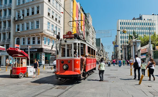 Retro tram in Istambul. — Stockfoto