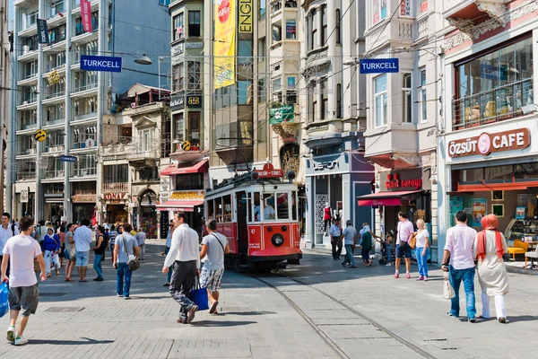 Retro tram on Istiklal street — Stock Photo, Image