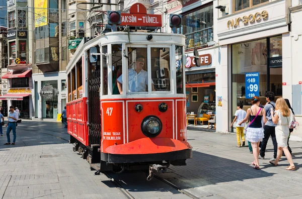 Retro tram in Istambul. — Stockfoto