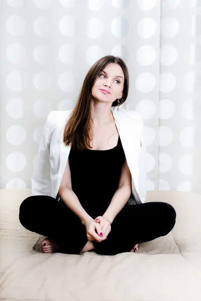 Business woman on the sofa — Stock Photo, Image