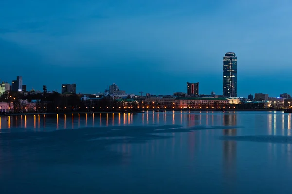 Kai von yekaterinburg am Abend — Stockfoto