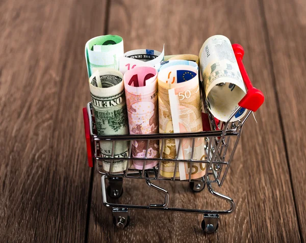 Shopping cart with money — Stock Photo, Image