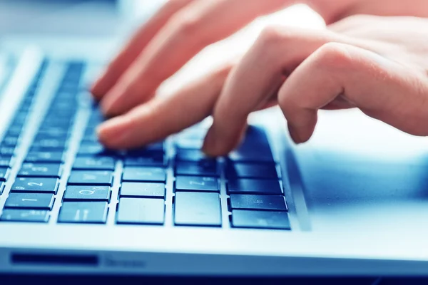 Typing hands on keyboard — Stock Photo, Image