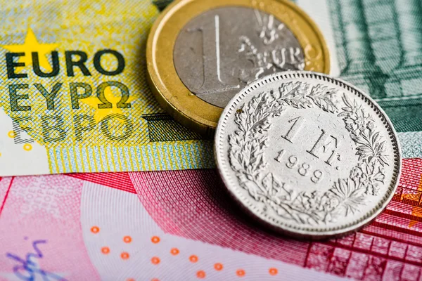 Franco frente al euro —  Fotos de Stock