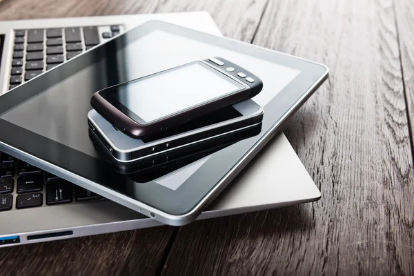 Smartphones and tablet pc on desk — Stock Photo, Image