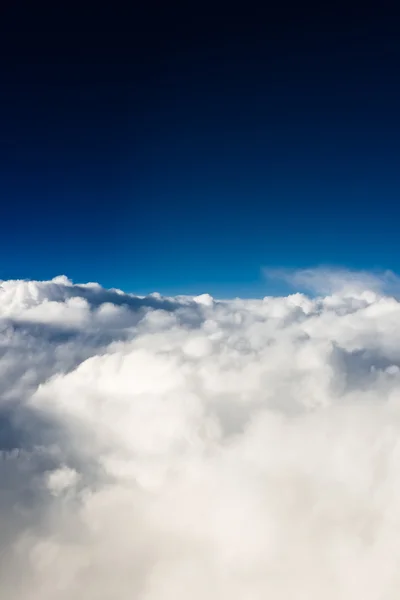 Über weißen Wolken — Stockfoto