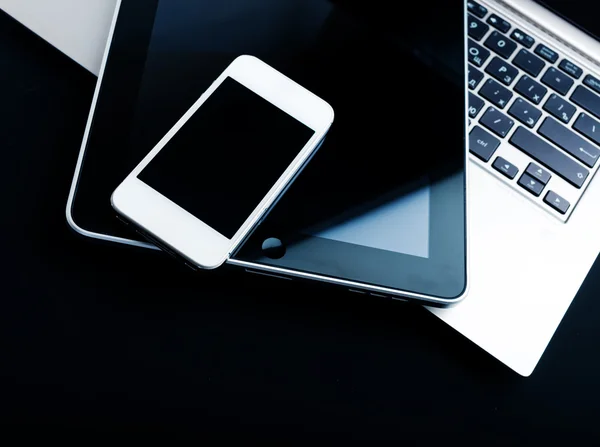 Keyboard with phone and tablet pc — Stock Photo, Image