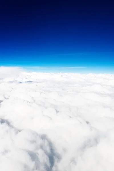 Über weißen Wolken — Stockfoto
