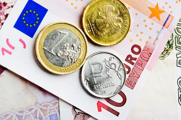 Monety euro i Rubel — Zdjęcie stockowe