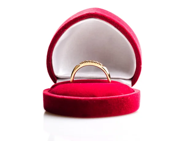Ring in roter Schachtel — Stockfoto