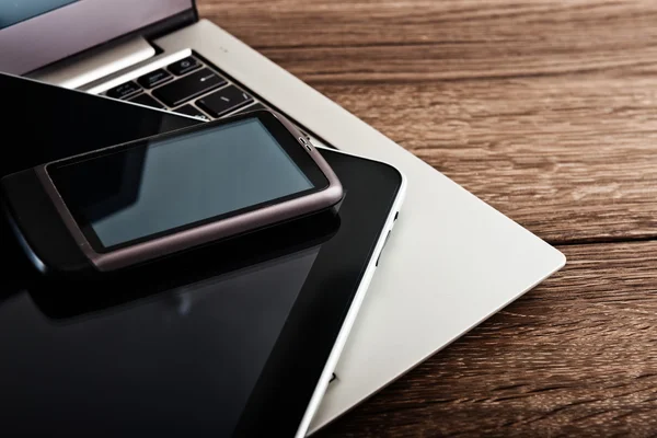 Keyboard with phone and tablet pc — Stock Photo, Image