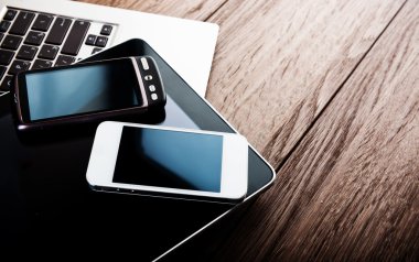 Telefonları ve tablet pc Masası
