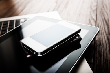 Telefonları ve tablet pc Masası