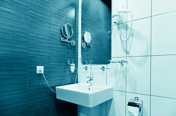Nowe nowoczesne łazienki — Zdjęcie stockowe
