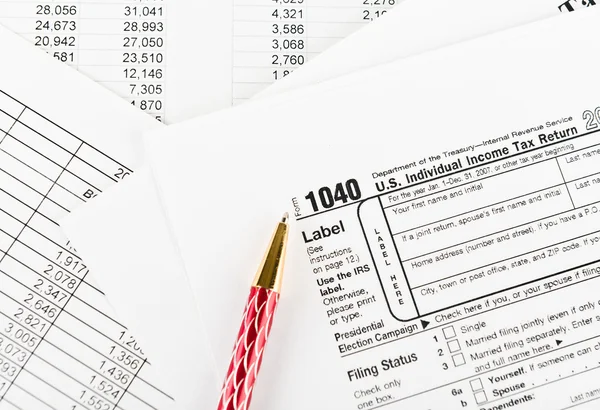 Belastingformulier voor ons met pen — Stockfoto