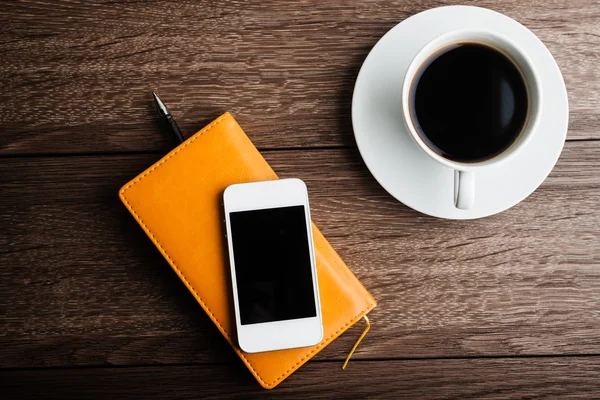 Organizer met koffie en mobiele telefoon — Stockfoto