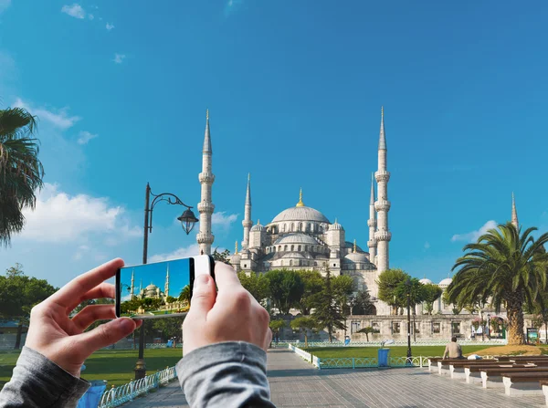 Tourist taking a picture — Stock Photo, Image