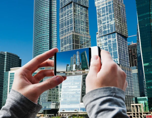 Tourist taking a picture of Moscow City buildings — Stock Photo, Image