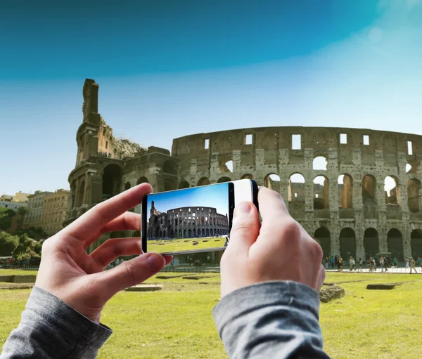 Tourist taking a picture — Stock Photo, Image