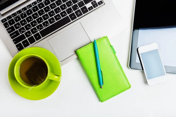 Mesa de trabajo de oficina — Foto de Stock