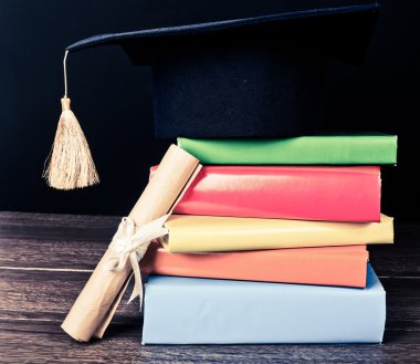 Bir kolej ve mezuniyet kayıtlarda kaydırma