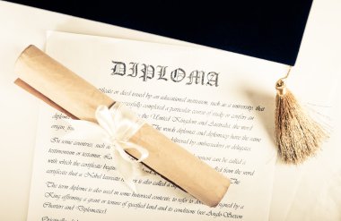 Diploma ve mezuniyet şapka