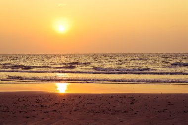Gün batımında güzel deniz manzarası