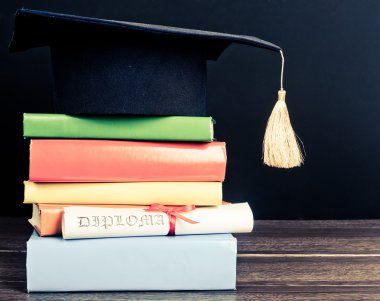 Bir kolej ve mezuniyet kayıtlarda kaydırma