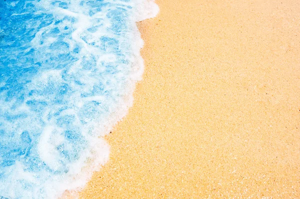 Wave on the sandy beach — Stock Photo, Image