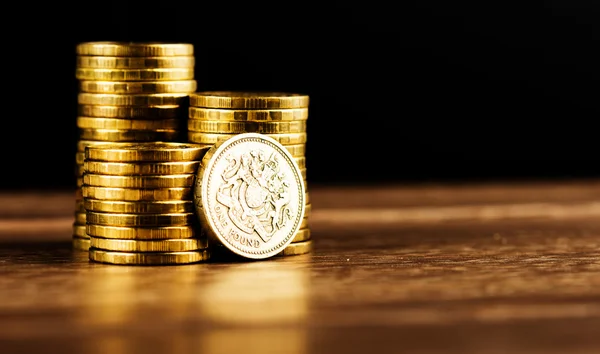 Pound GBP coin and gold money — Stock Photo, Image