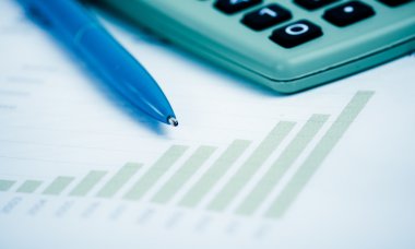 iş grafiği gösteren finansal başarı