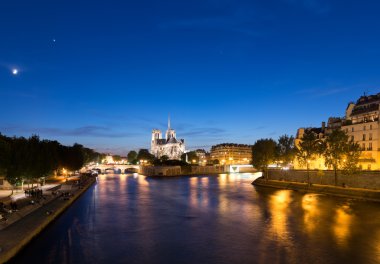 Paris 'teki Eyfel Kulesi