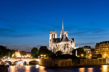 Paris 'teki Eyfel Kulesi