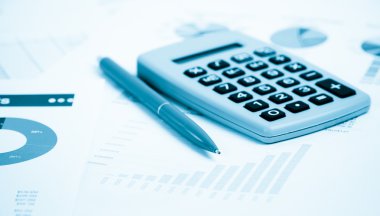 iş grafiği gösteren finansal başarı