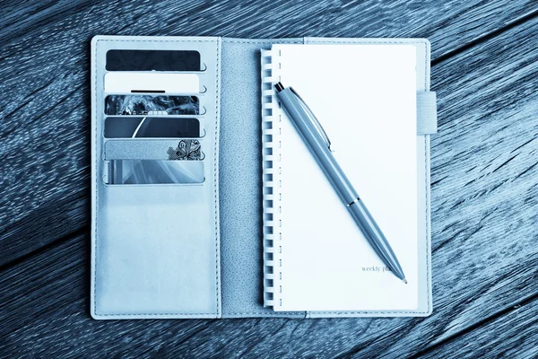 Cahier en cuir avec stylo — Photo