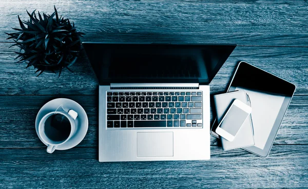 Bureau met laptop computer — Stockfoto