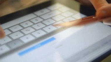 Dijital tablette çevrimiçi alışveriş