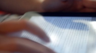 Tablet bilgisayarı yakından kullanma