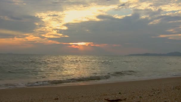 Sunset over the beach in Thailand — Stock Video