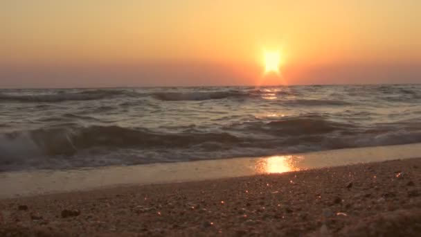 Schöner Sonnenuntergang am Strand — Stockvideo