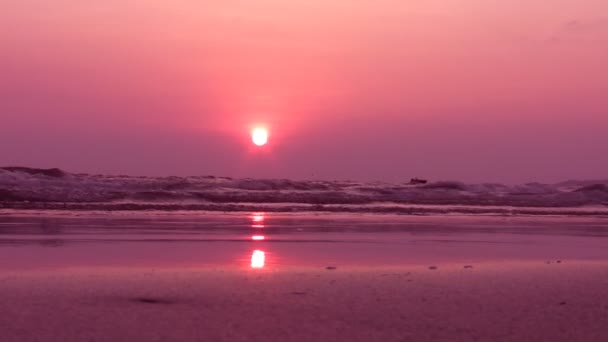 Tropische zonsondergang in de zee — Stockvideo