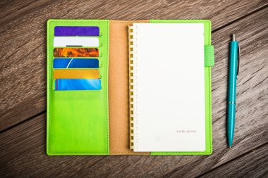 Kalem ile deri Organizatör