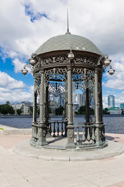 Rotunde Auf Dem Damm Der Stadt Pond Yekaterinburg Russland — Stockfoto