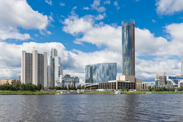 Ekaterimburgo terraplén de la ciudad — Foto de Stock