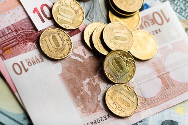 Rus ruble sikkeleri üzerinde Avrupa banknotlar