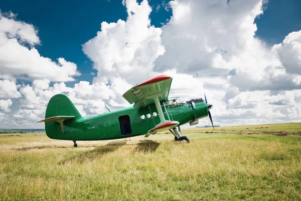 Starý zelený letadlo — Stock fotografie