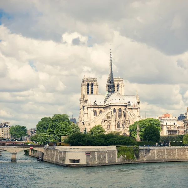 Notre dam en de rivier de seine — Stockfoto