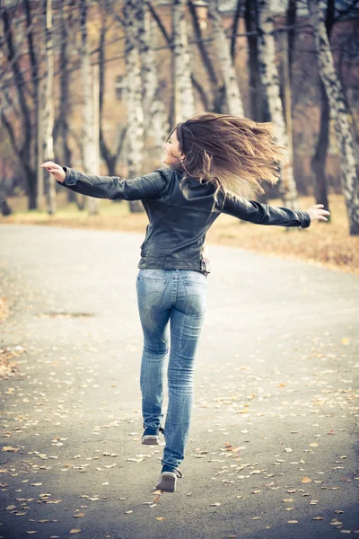 Woman capers like a kid in the park — Stock Photo, Image