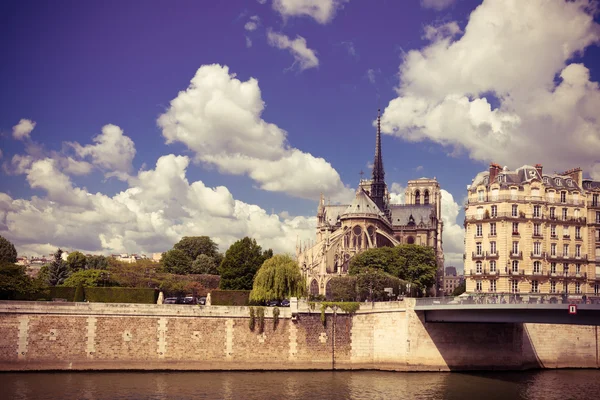 Barrage Notre-Dame et la Seine — Photo